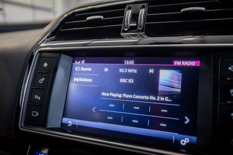 2015 Jaguar XE 2.0d R-Sport Saloon 4dr Diesel Auto Euro 6 (s/s) (180 ps) *Rear Camera + Ke SALOON...