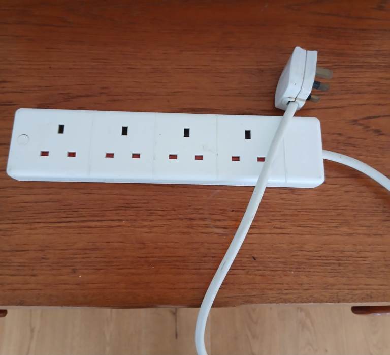 4 way adapter plug white 