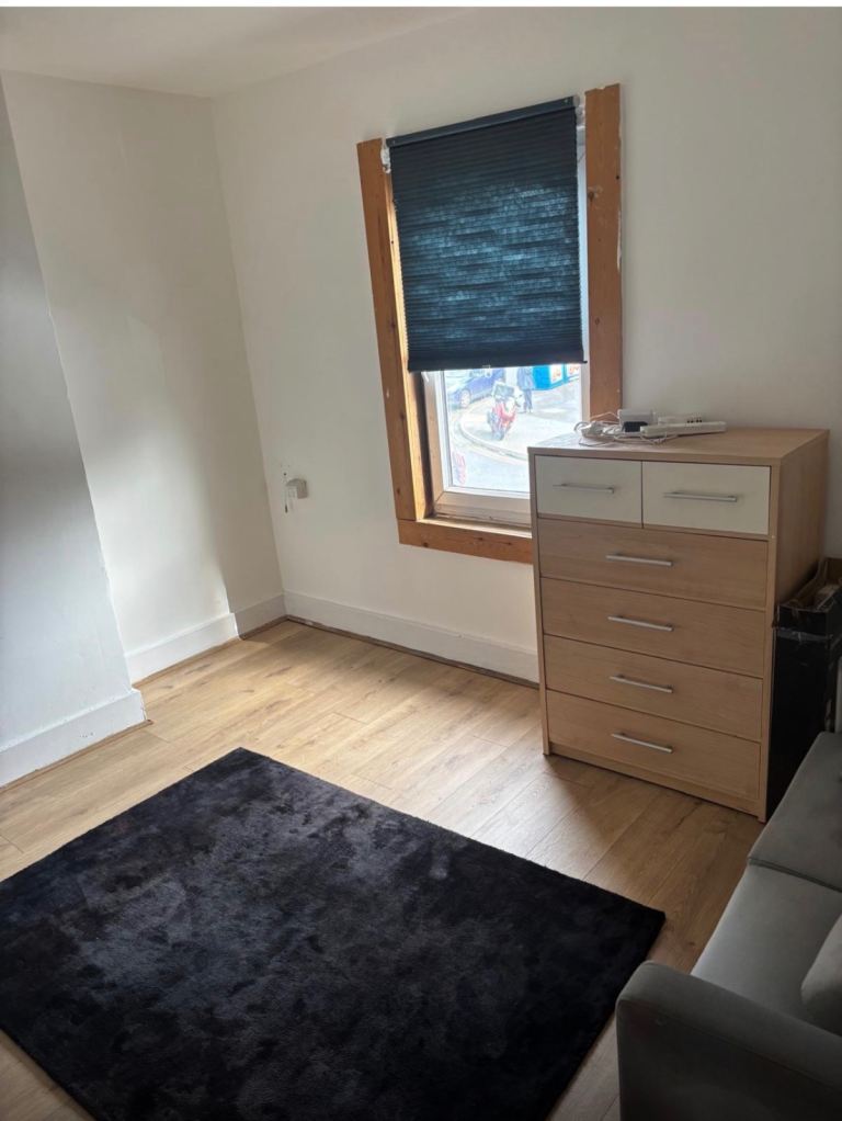 2 bedroom maisonette close to Brighton Marina 