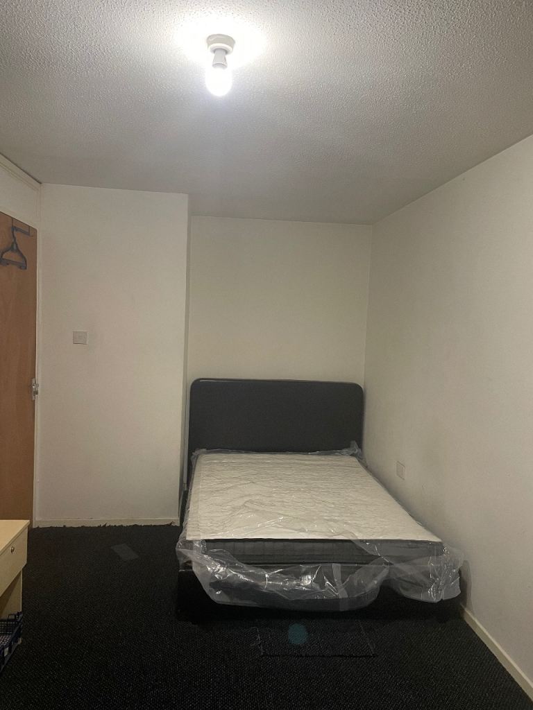 Large Double Room For Rent