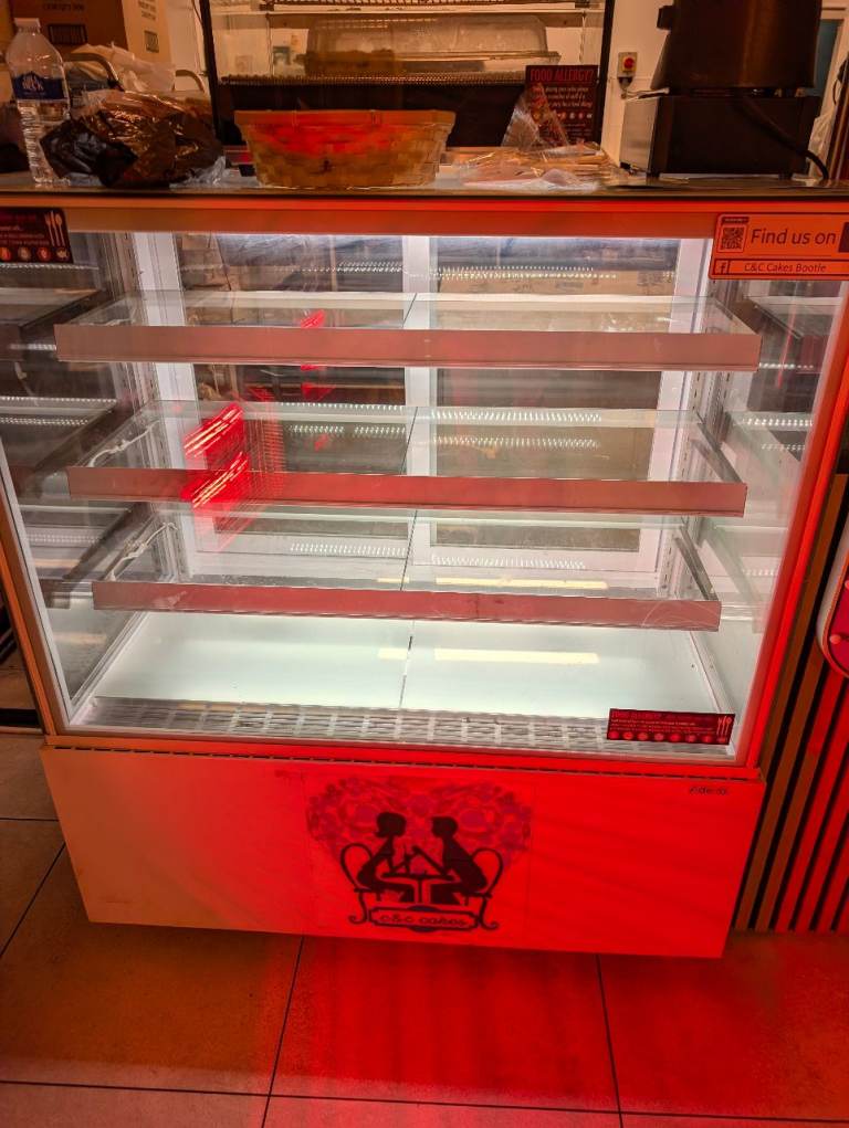 ADEXA CW371 Cake Display Fridge – 3 Shelves