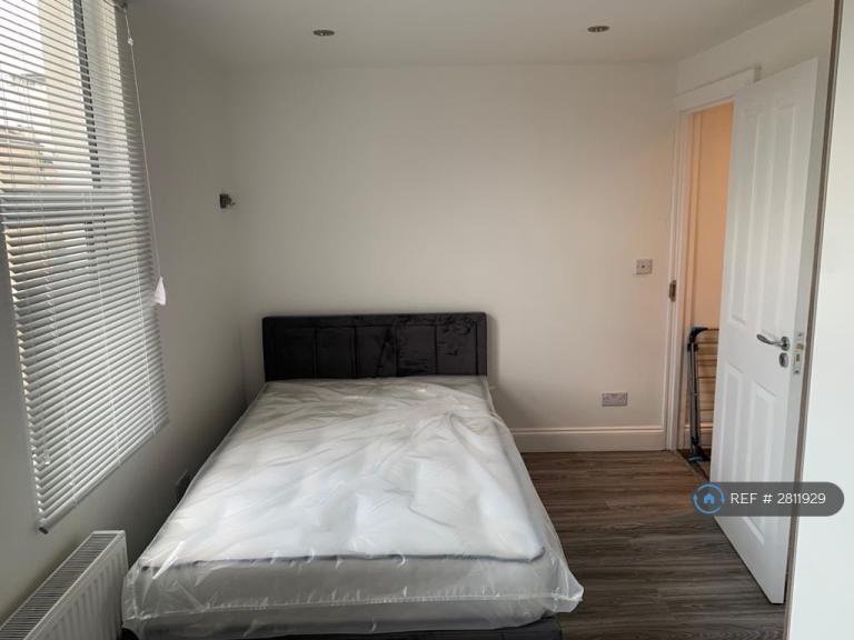 Studio flat in Alston Road, London, SW17 (#2811929)