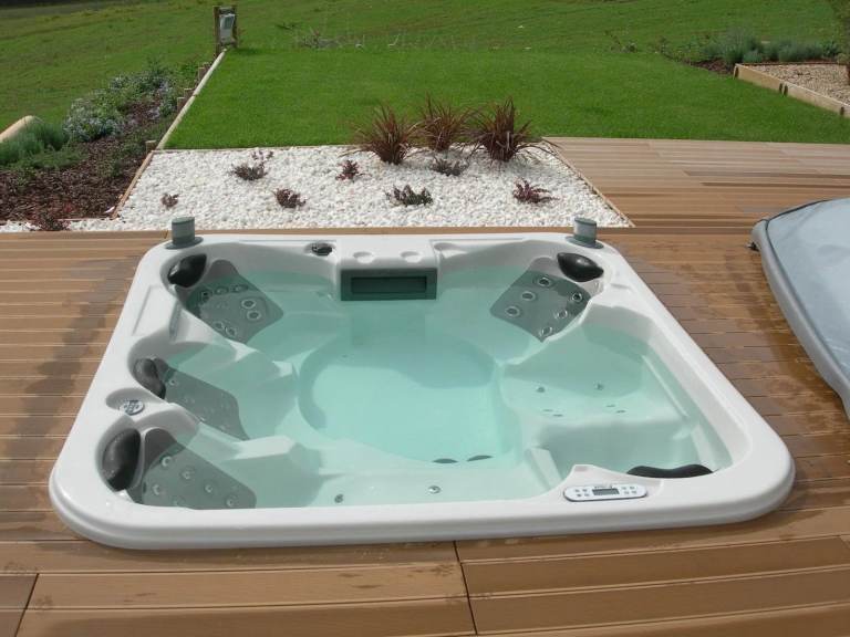 Jacuzzi/Hot Tub cleaning services