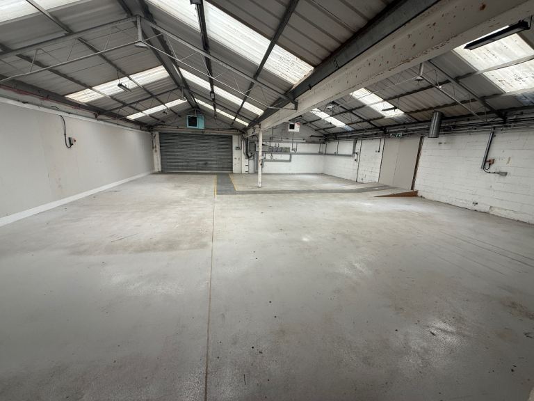 Secure Industrial Unit - Warehouse To Rent Horsham, West Sussex 
