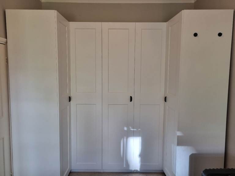 White Corner Wardrobe Unit with Shelves and Hanging Rails – Good Condition