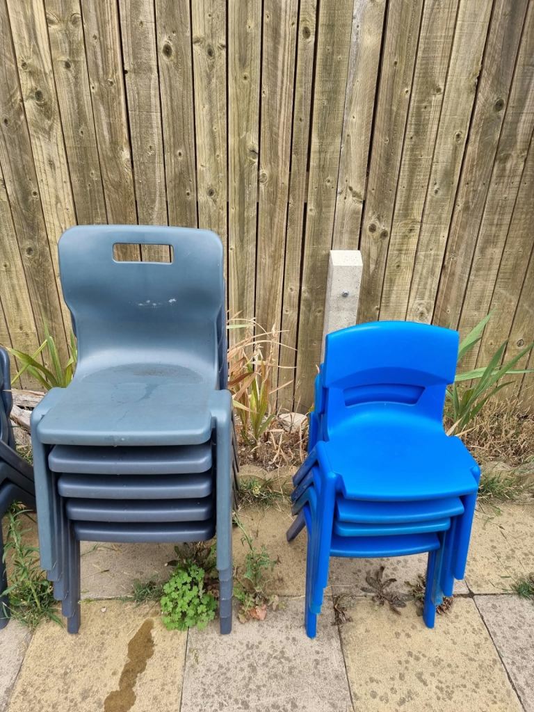 Postura+ Blue Plastic Classroom Chair for Kids