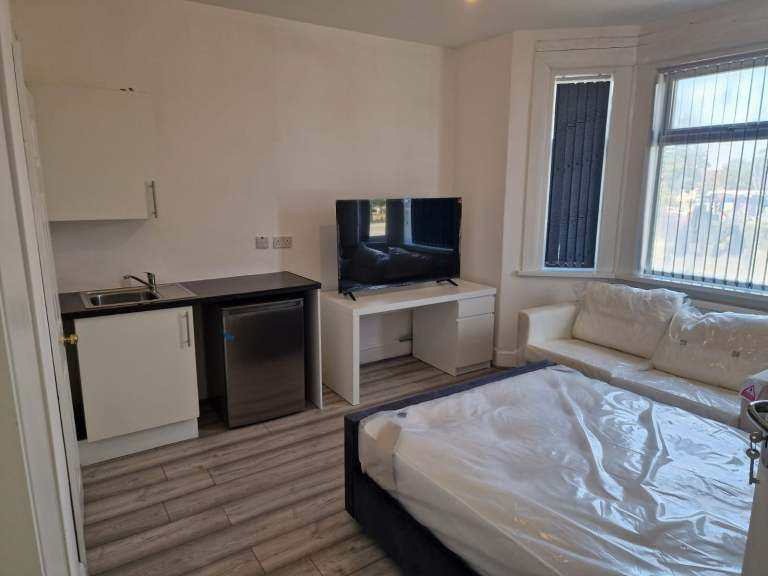 En-Suite Double Room to Rent in Hayes, UB4 8HP – £1,200 PCM | All Bills Included