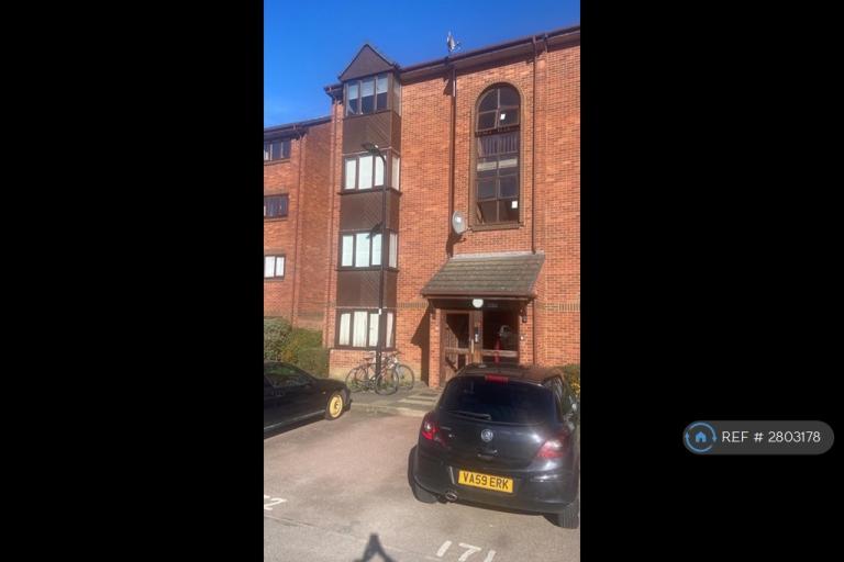 Studio flat in Cotton Avenue, London, W3 (#2803178)