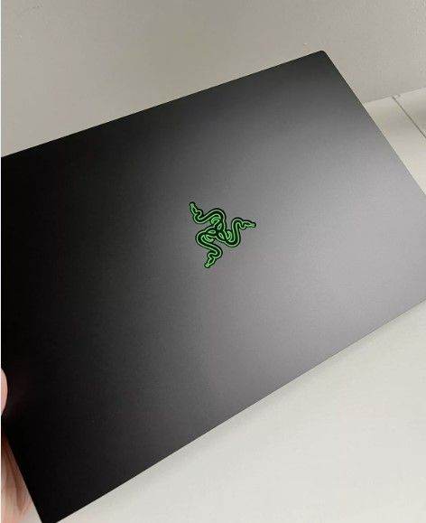 Razer Blade 15 Laptop 300hz RTX 2070 SUPER Max-Q 16GB GDDR6 VRAM 10th Gen i7-10875H 512GB SSD