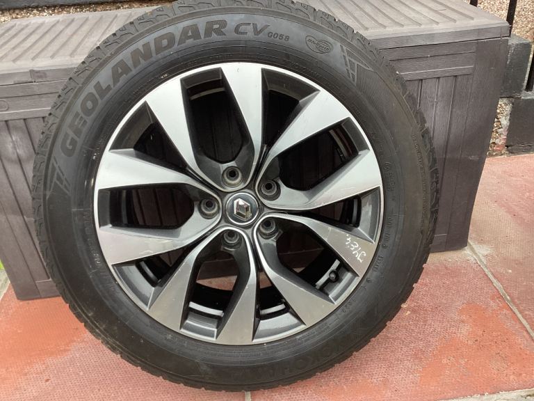 RENAULT WHEEL AND TYRE. 5STUD. 215/60R/17