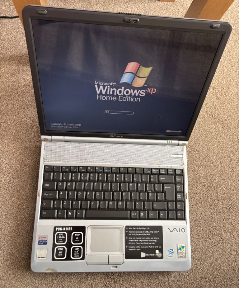 Laptop Retro Windows XP