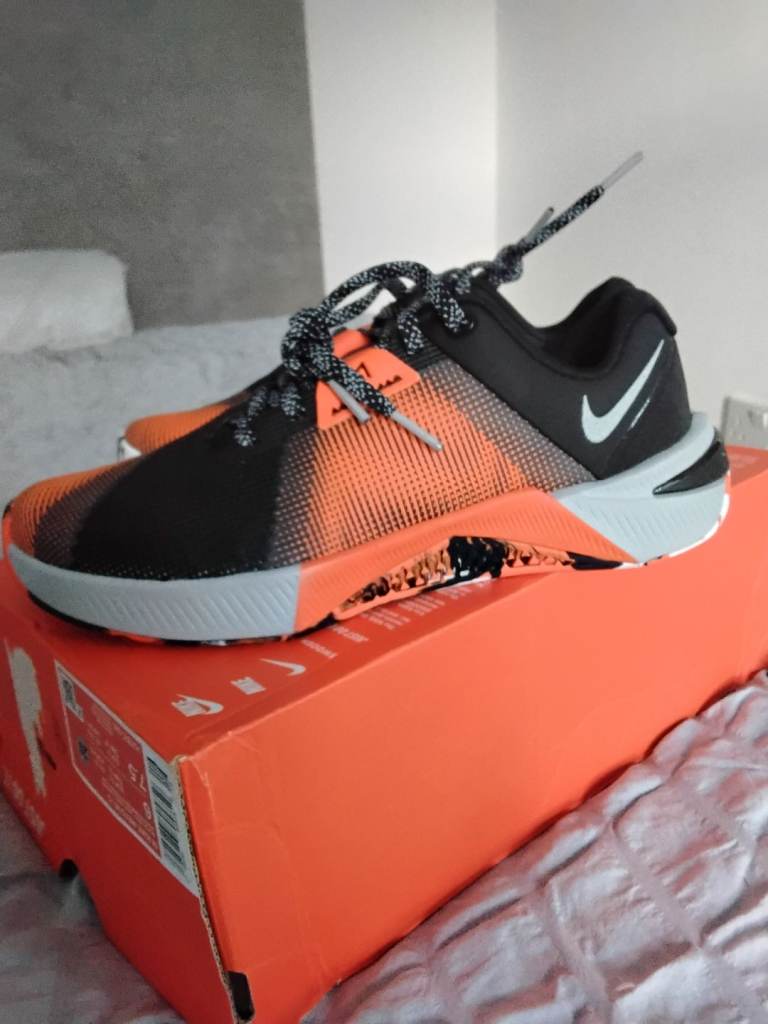 nike metcon 10 black wolf grey safety orange UK Size 5.5 