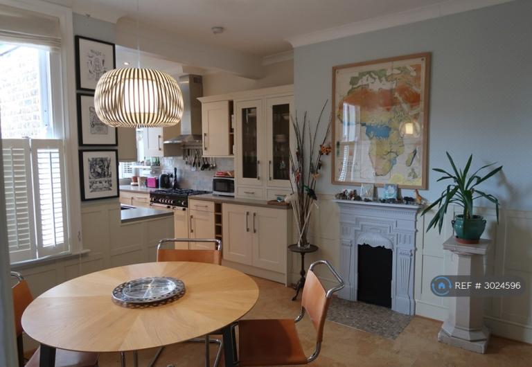 2 bedroom flat in Gordon Mansions, London, W14 (2 bed) (#3024596)