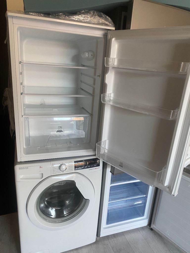 White Freestanding Fridge Freezer – Excellent Condition