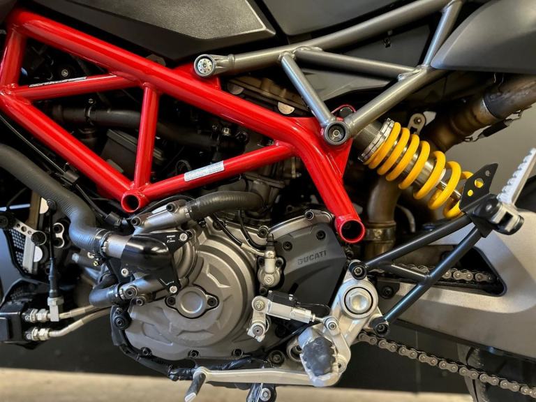 STUNNING LOW MILEAGE 2019/19 DUCATI HYPERMOTARD 950 MOTORCYCLE 