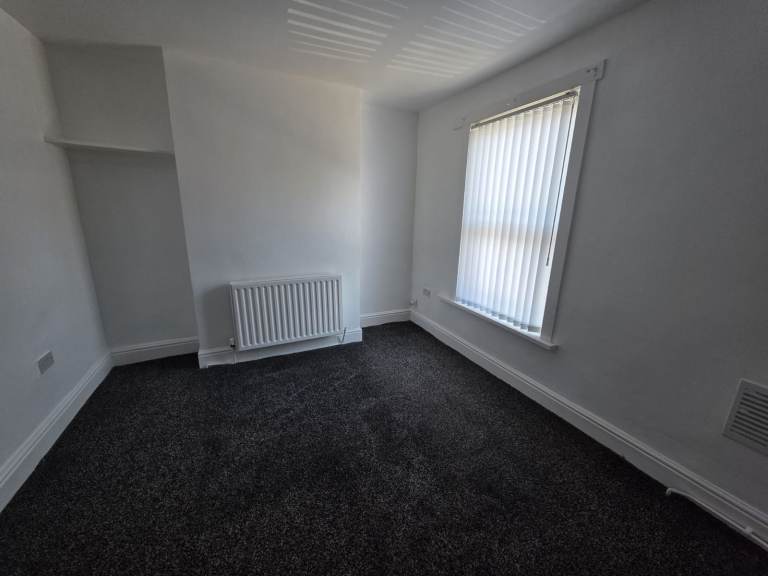 Recently Refurbished 2-Bedroom-2, Reception Rooms, 2 Bathrooms House for Families & Professionals