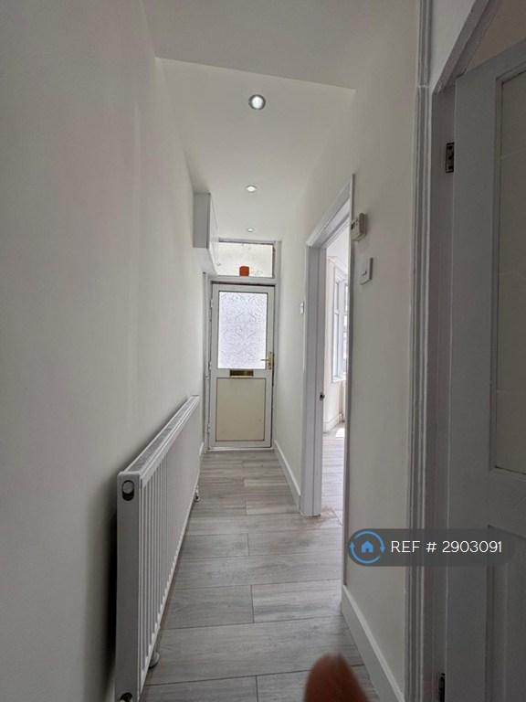 3 bedroom house in Stamford Road, London, E6 (3 bed) (#2903091)