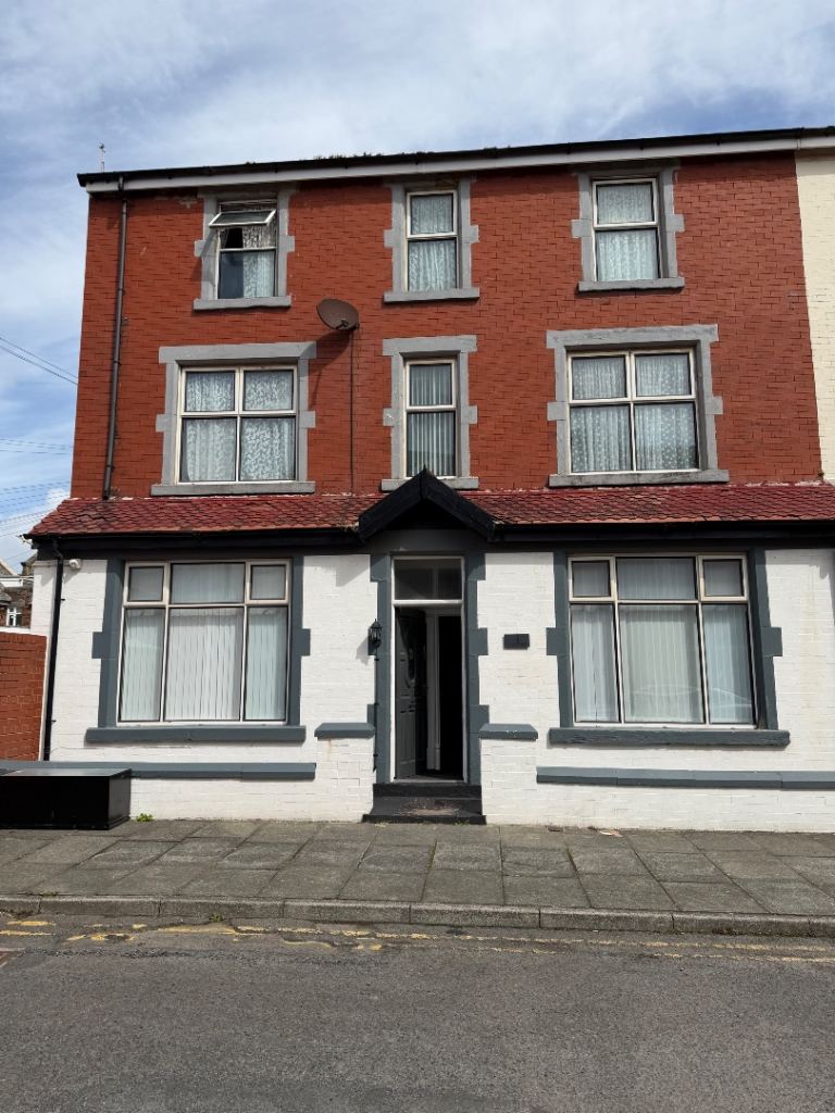 5 Bedroom 2 Bathroom House to Rent