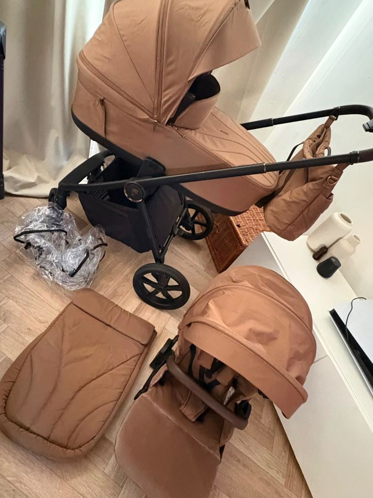 Venicci Pram/Stroller Travel System – Excellent Condition