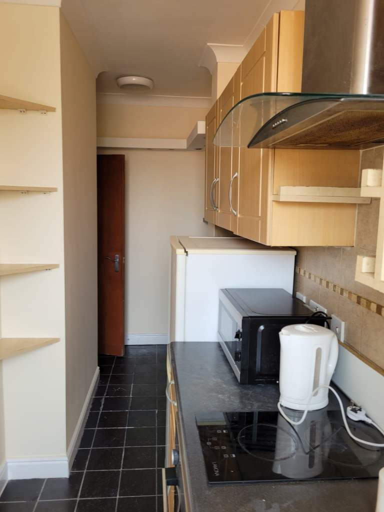 Lovely ff first floor one bed flat available now opposite tram FREE INTERNET