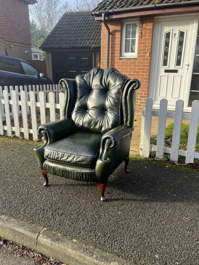 Lovely Dark Green Leather Chesterfield Queen Anne Wing Back Chair