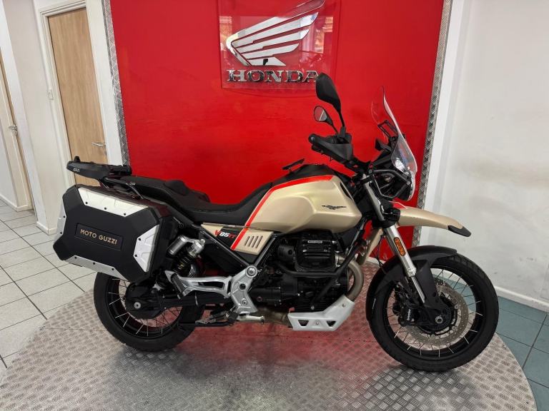 2021 '71' Moto Guzzi V85TT Travel 100th Anniversary