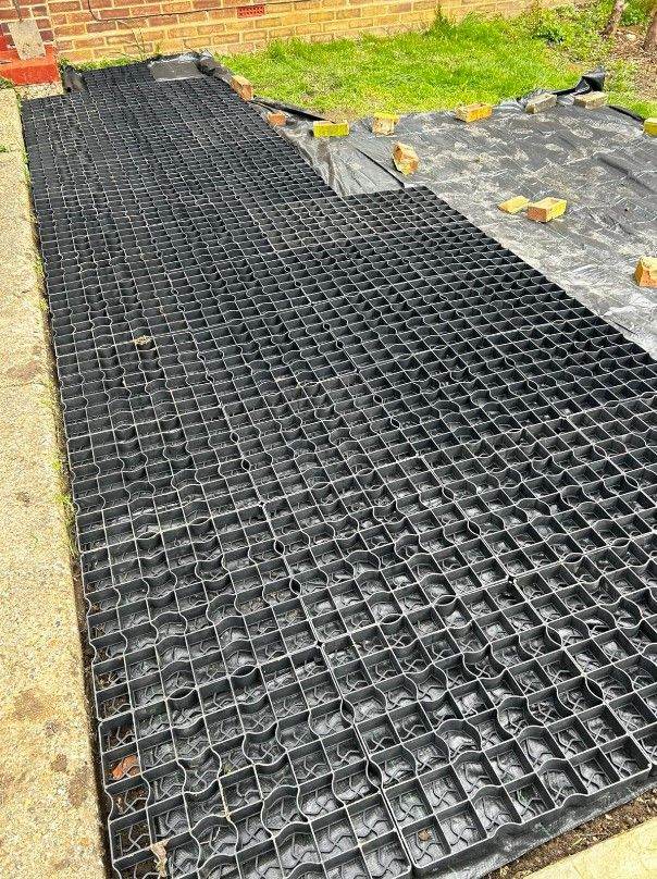 Heavy-Duty Interlocking Gravel Grids for Driveways Shed Bases & Garden Ground Stabilisation