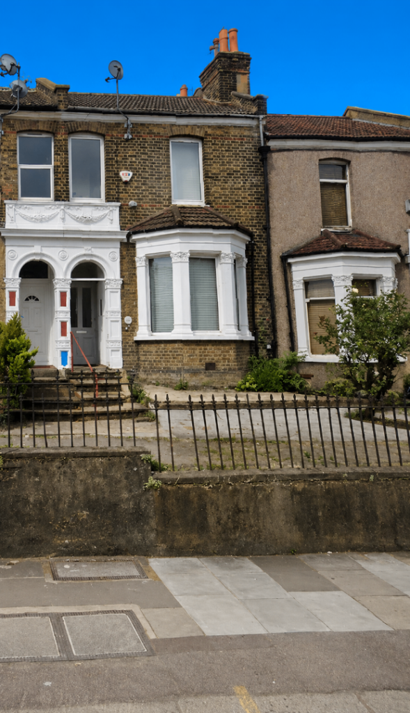 296 Plumstead High Street  SE18 1JT - AVAILABLE NOW!