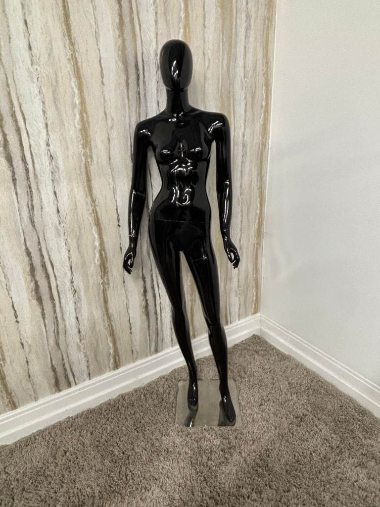 5 Various Positioned Black Gloss Mannequins 