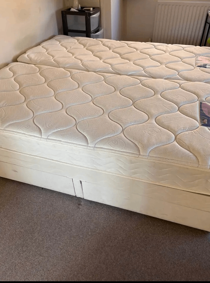 Good quality single divan bed with 2 draws complete with good quality mattress+DELIVERY 