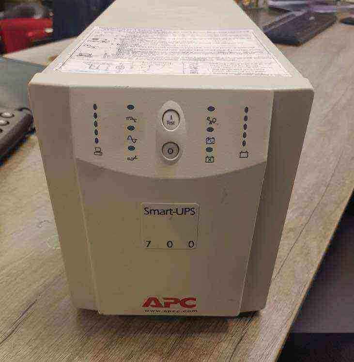 Used APC Smart-UPS 700VA 230V SU700 INET SMART-UPS VT Office Power