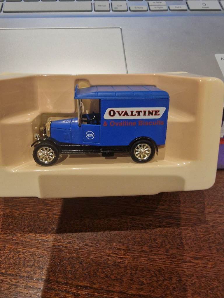 Corgi 61208 Golden Oldies Ovaltine Van Boxed Collectible 61208 Classic Car