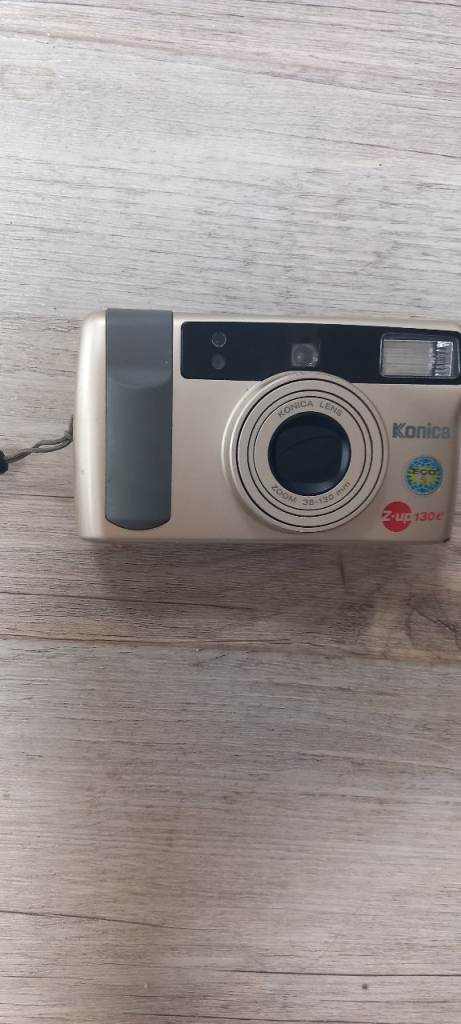 Konica zoom 38-130mm lens camera with strap and black case 