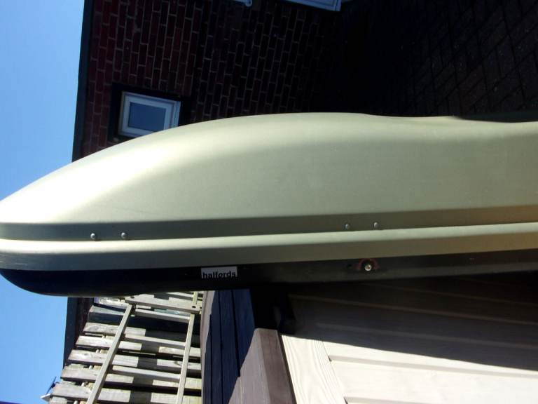 Halfords Roof Box & fitting attachments