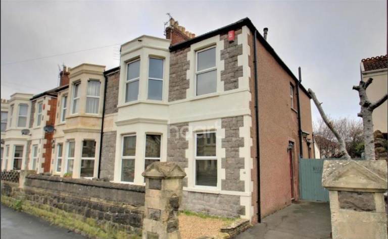 Spacious 3 bedroom Victorian terrace with off street parking near central weston