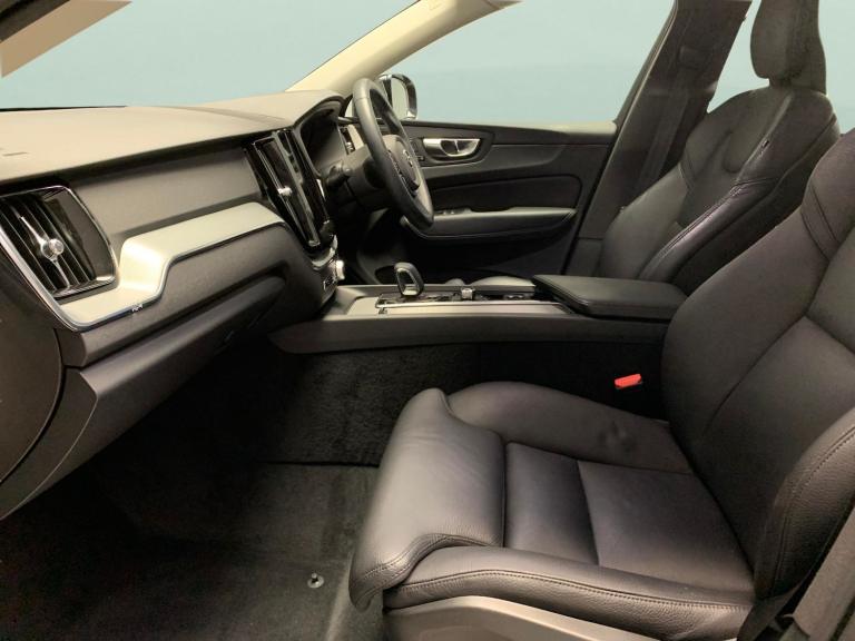 2022 Volvo XC60 2.0 B5P Plus Dark 5dr AWD Geartronic ESTATE PETROL Automatic