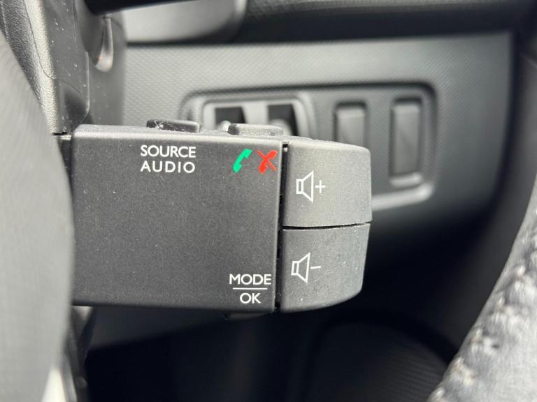 2014 Renault Clio 1.2 16V Dynamique MediaNav 5dr HATCHBACK PETROL Manual