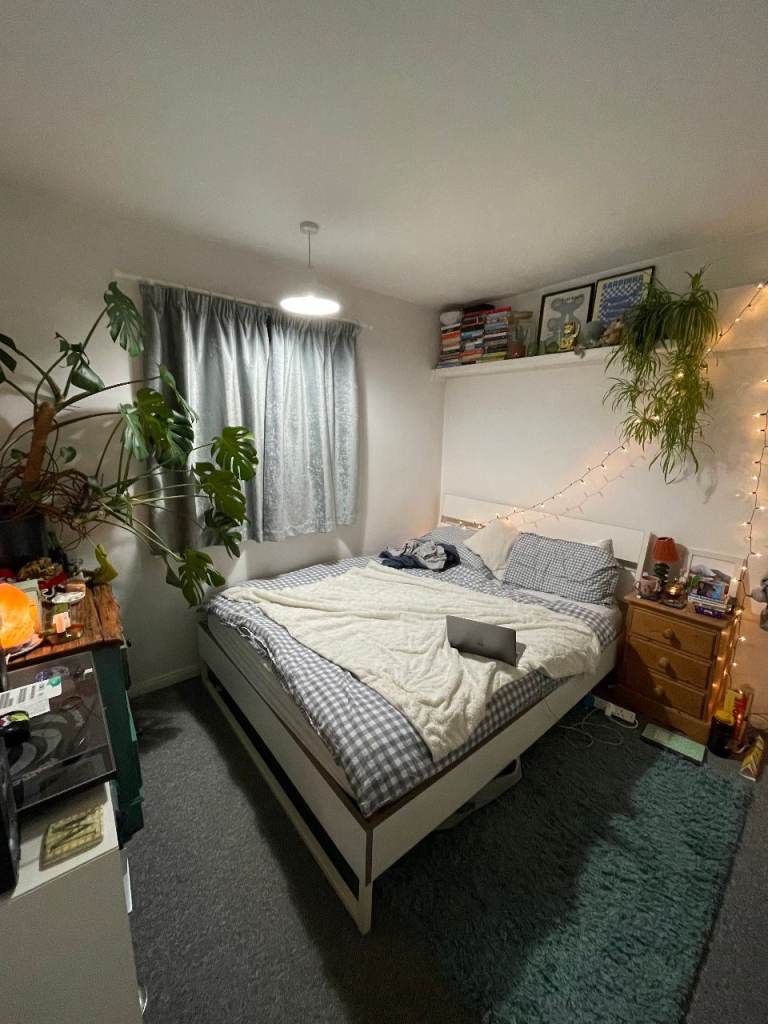 Double room in friendly four person house