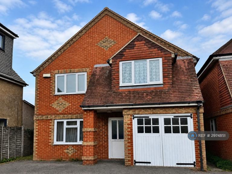 4 bedroom house in Basingstoke Road, Reading, RG2 (4 bed) (#2974851)