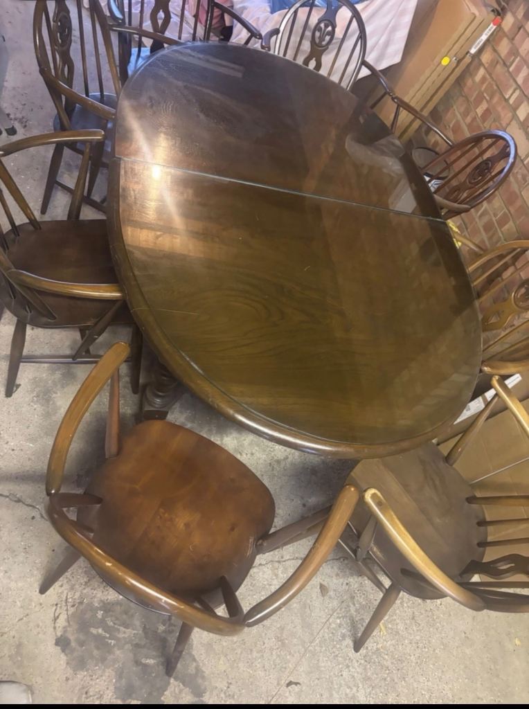Ercol Extendable Table With 8 Chairs And 8 Cushions Glass Top
