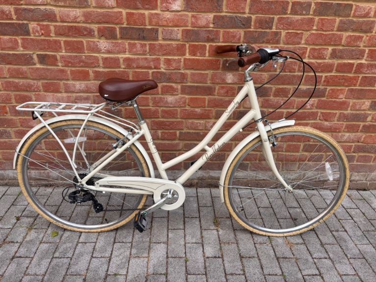 Pendleton Somerby cream bike, comes with locker