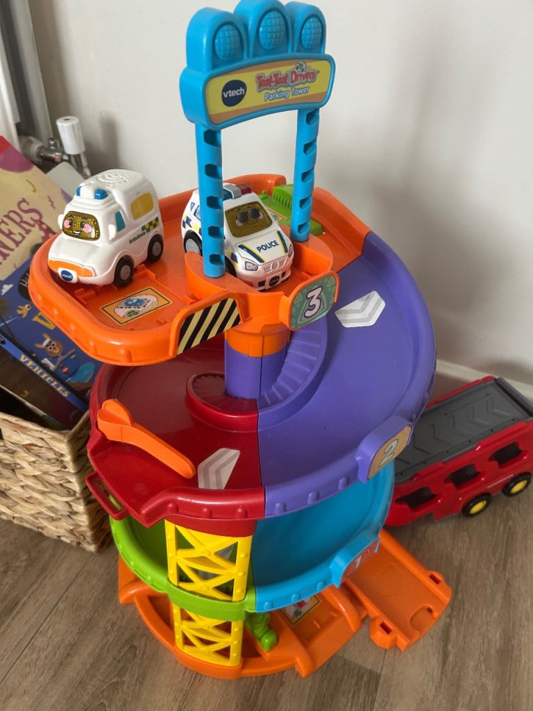 VTech Toot-Toot Drivers Garage with Cars – Good Condition