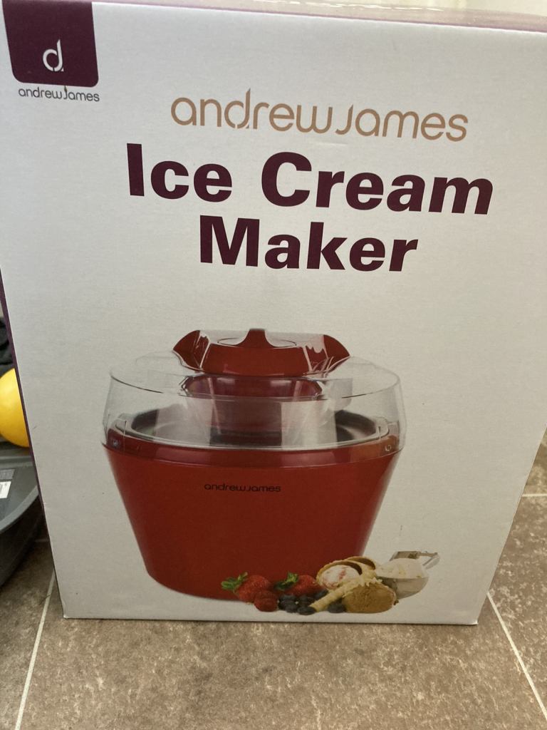 Ice cream maker 