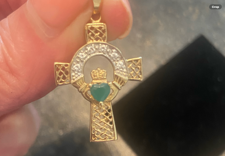 Stunning Celtic/Claddagh cross. 9ct Gold fully hallmarked. Emerald heart stone, white stone accents 