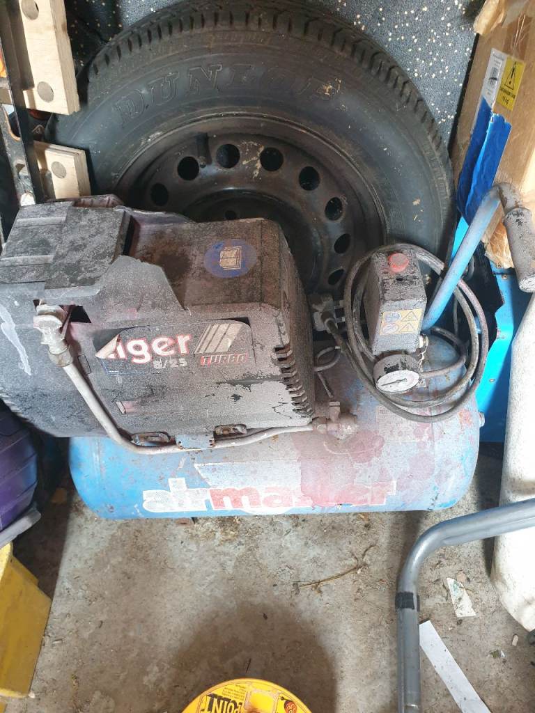 Tiger Air Compressor 8/55, runs....