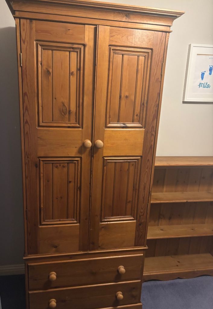 Solid wood wardrobe 