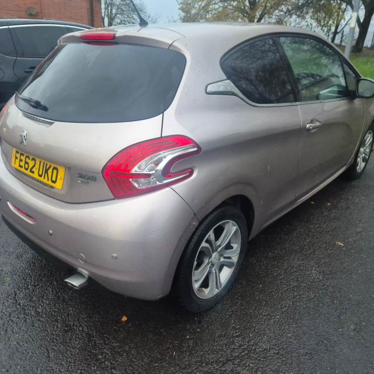 Peugeot, 208, Hatchback, 2012, Manual, 1560 (cc), 3 doors