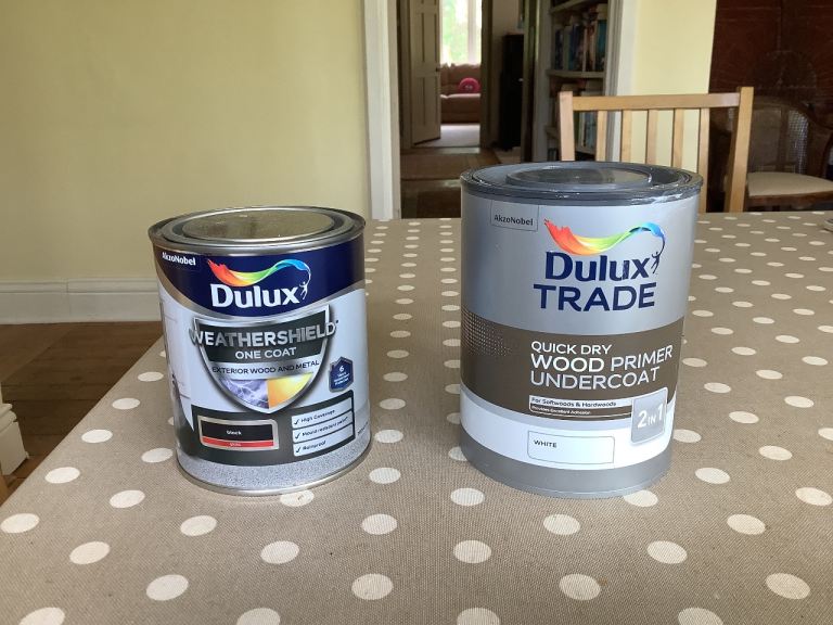 Exterior black paint and wood primer/undercoat