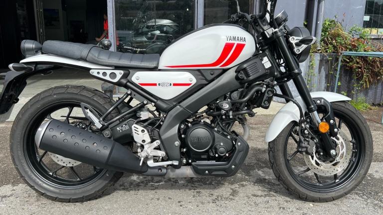 YAMAHA XSR125 in White