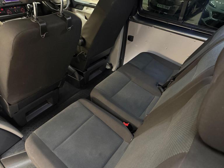  Volkswagen Transporter 2.0 TDI T32 Highline Kombi DSG FWD SWB Euro 6 (s/s) 5dr Diesel Automatic